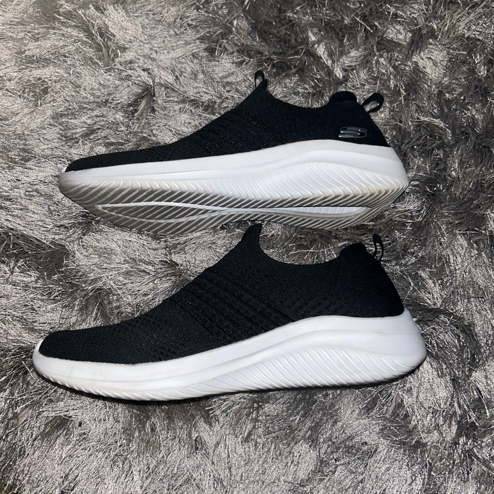 Sketchers size 7